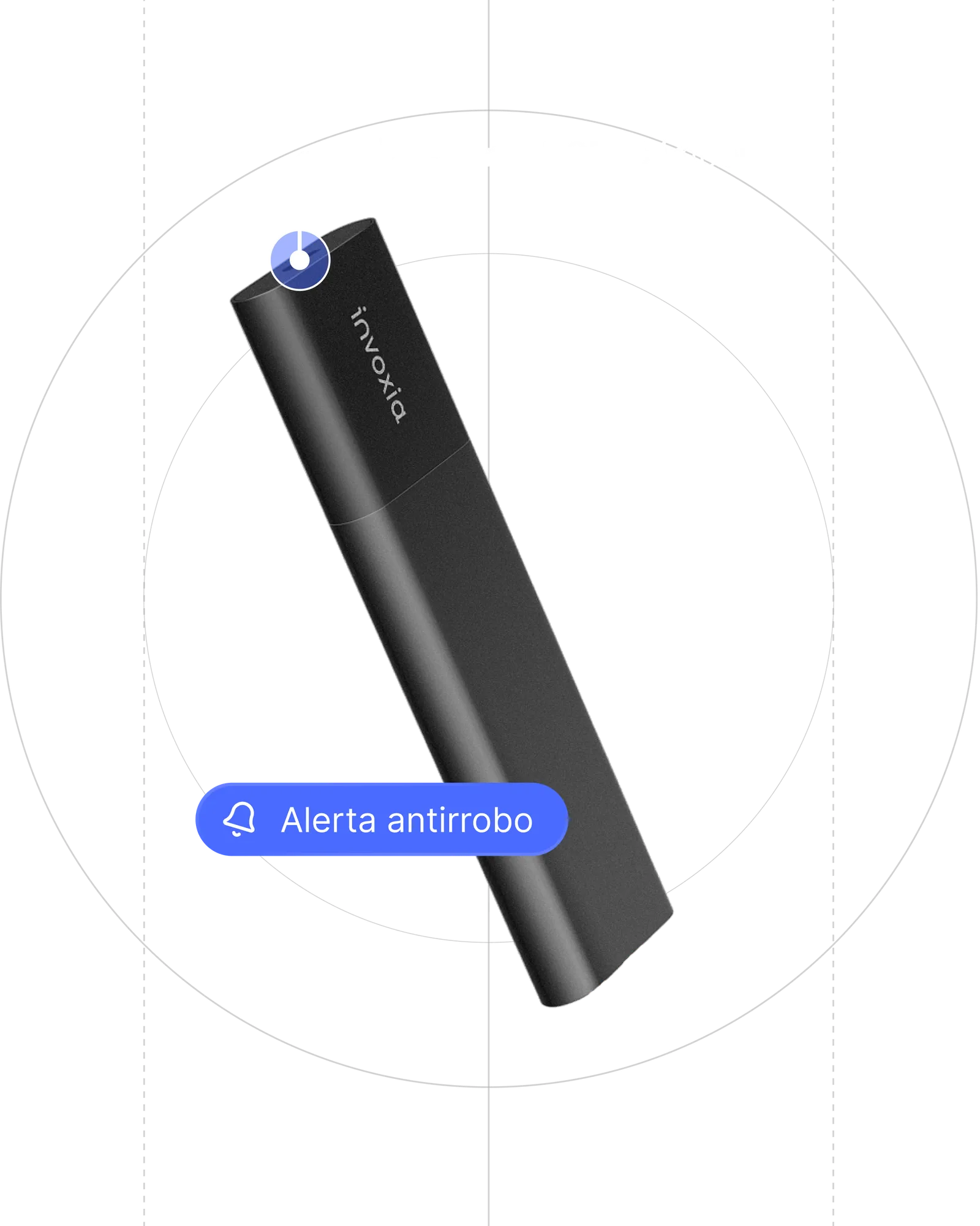Un localizador GPS Invoxia Classic Edition 2026 sobre un fondo negro con indicaciones de su puerto USB-C impermeable y características de alerta antirrobo