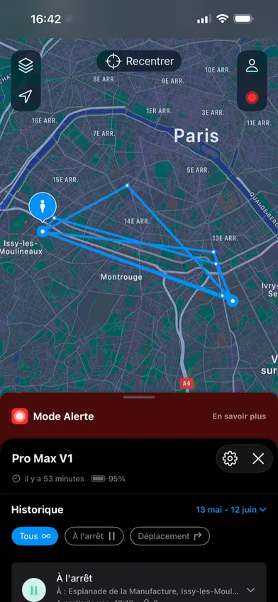 Application Invoxia affichant l'historique des trajets d'un Tracker GPS Pro Max sur une carte de Paris
