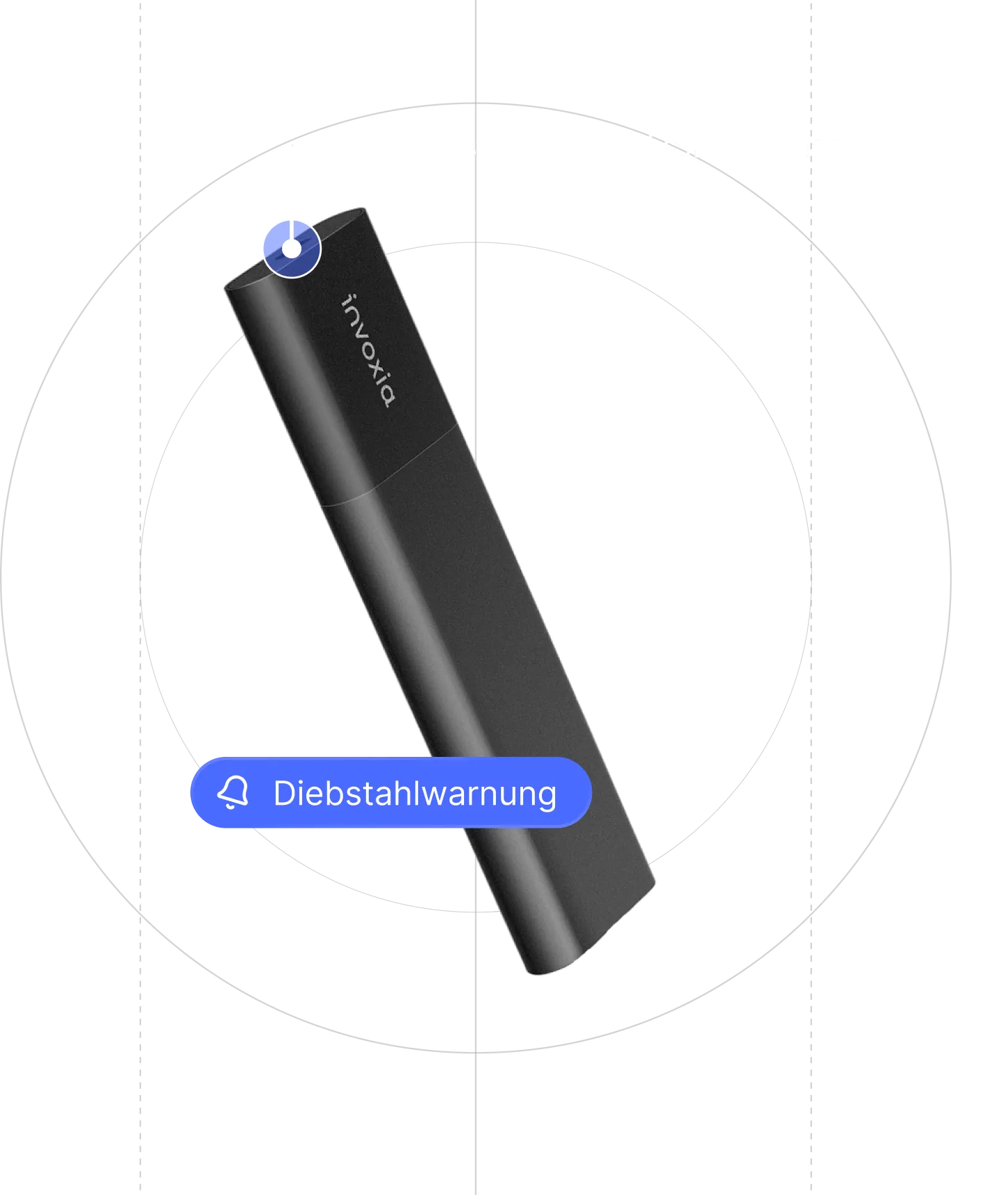 Ein Invoxia Classic Edition 2026 GPS-Tracker auf einem schwarzen Hintergrund mit Angaben zu seinem wasserdichten USB-C-Anschluss und Diebstahlwarnfunktionen
