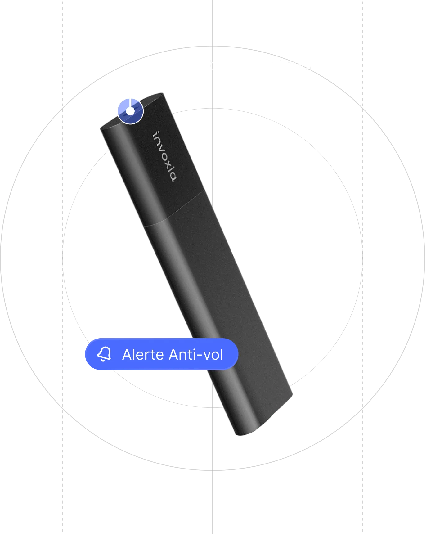 Un Tracker GPS Classic Edition 2026 Invoxia sur un fond noir avec des indications de son port USB-C étanche et des fonctionnalités d'alerte anti-vol