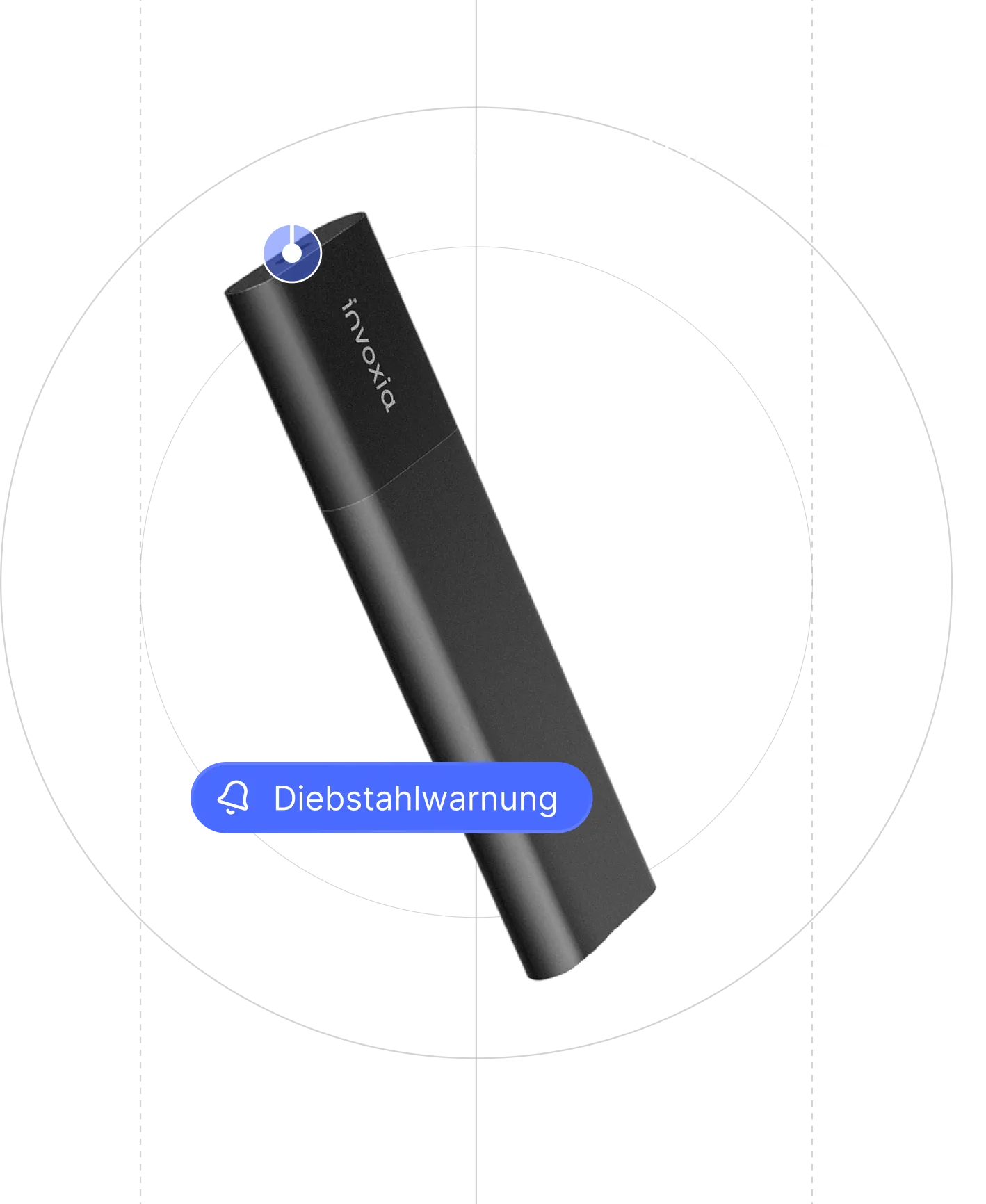 Ein Invoxia Classic Edition 2026 GPS-Tracker auf einem schwarzen Hintergrund mit Angaben zu seinem wasserdichten USB-C-Anschluss und Diebstahlwarnfunktionen
