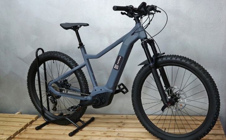 Bicycle marking: mandatory in some European countries, it can take different forms