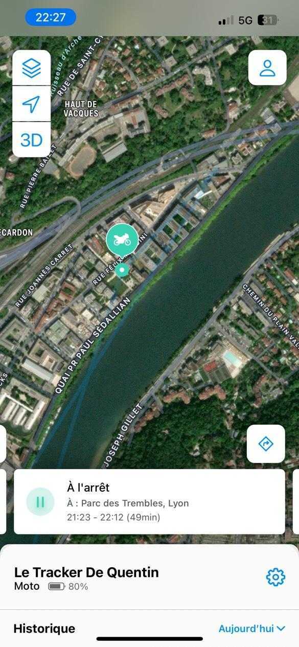 Quentin findet sein gestohlenes Motorrad in 20 Minuten dank einer Benachrichtigung von seinem Invoxia GPS-Tracker