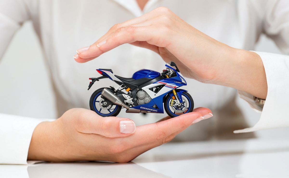 GPS Motorcycle and Insurance: How to Reduce Your Premium with a Tracker?