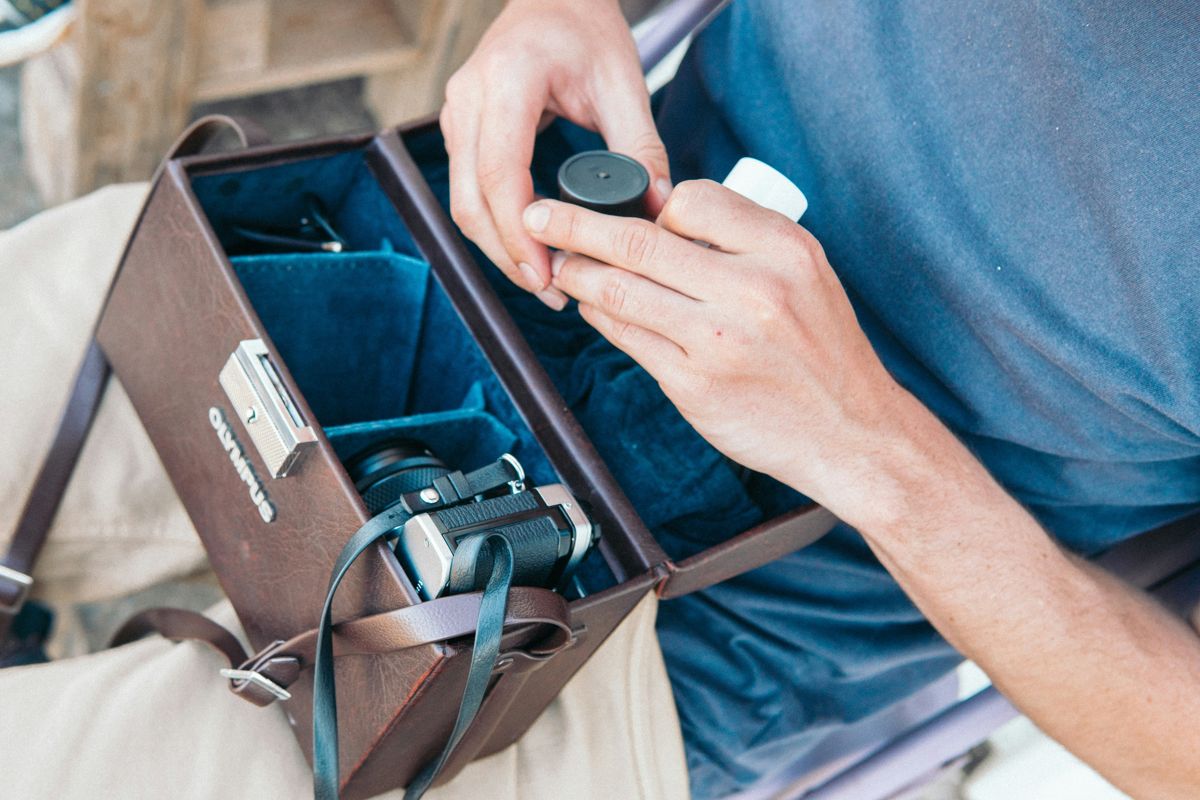 protecting your camera against theft with an Invoxia GPS tracker